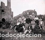 Antique Photography: Catalu&ntilde;a. Excursi&oacute;n en grupo a unas ruinas sin identificar. c. 1900