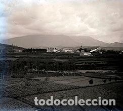 Antique Photography: Vista de un pueblo, posiblemente el Vall&eacute;s y al fondo el Montseny. c. 1910