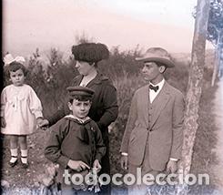 Antique Photography: Familia en una salida al campo, aunque muy bien ataviados. c. 1915