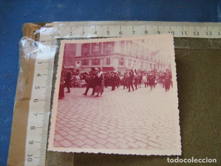 Fotografia antiga: FOTOGRAFIA DE UN DESFILE - CREO QUE REGIONAL