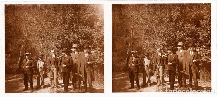 Fotografia antiga: FOTOGRAFIA ESTEREOSCOPICA EN CRISTAL GRUPO DE EXCURSIONISTAS CERCA DE CARDEDEU, POBLE DE MONTSENY, H