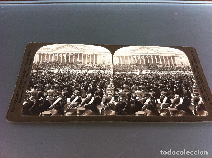 Fotografia antica: FOTOGRAF&Iacute;A ESTEREOSC&Oacute;PICA (THE PERFECT STEREOGRAPH) PEOPLE LISTENING TO PRESIDENT ROOSEVELT'S. 1905