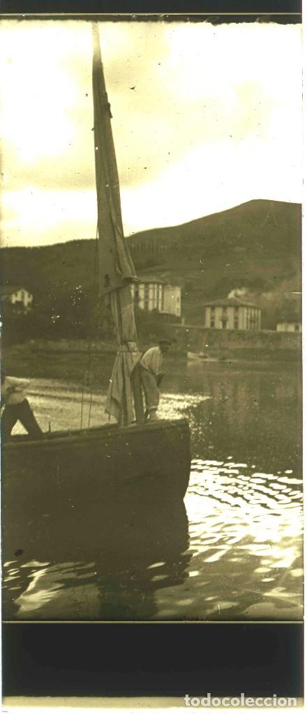 Photographie ancienne: FOTOGRAFIA DE CRISTAL POSITIVO, BARCO DE PESCA EN EL LITORAL DE GUIPUZCOA, MIDE 10,5 X 4,5 CMS.