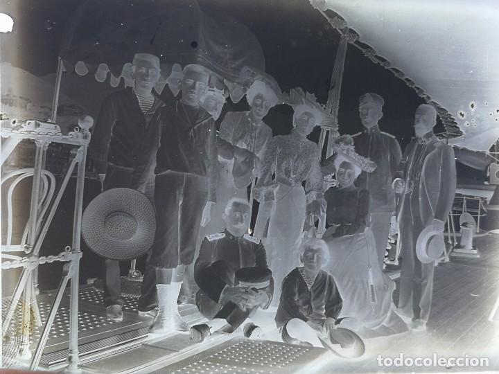 Fotografia antica: PRECIOSA FOTO ESTEREOSC&Oacute;PICA CRISTAL NEGATIVO FAMILIA ITALIANA A BORDO S.XIX, 12X9CM.