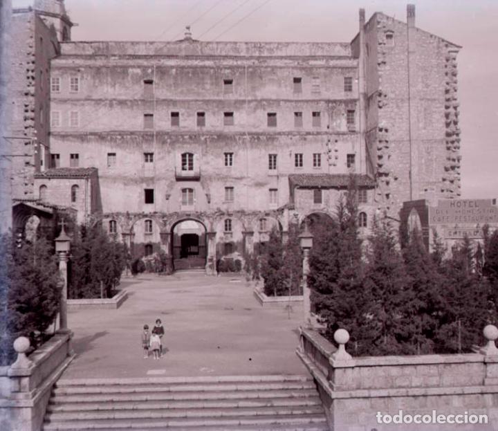 Fotografia antica: Montserrat. Plaza antes de la reforma. c. 1950