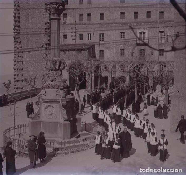 Fotografia antica: Montserrat. Procesi&oacute;n. Plaza.  c. 1940