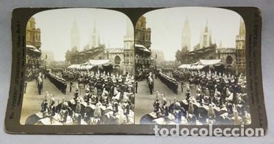 Photographie ancienne: FOTOGRAFIA ESTEREOSCOPICA. THE PROCESSION LEAVING WESTMINSTER ABBEY, CORONATION OF EDWARD VII.