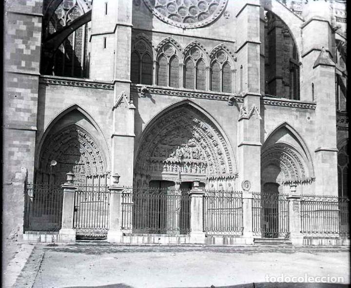 Fotografia antiga: FOTOGRAFIA ESTEREOSCOPICA DE CRISTAL DE LEON, CATEDRAL, A&Ntilde;OS 20, MIDE 14 X 6 CMS. APROXIMADAMENTE.