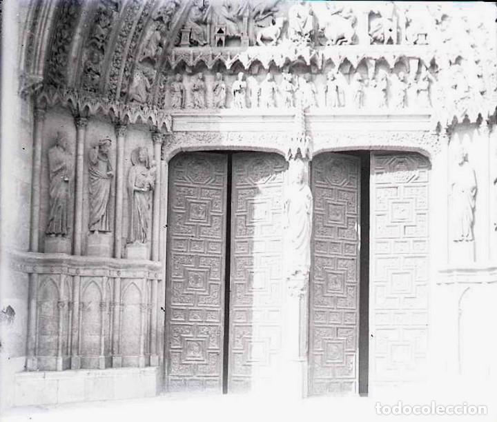 Fotografia antiga: FOTOGRAFIA ESTEREOSCOPICA DE CRISTAL DE LEON, CATEDRAL, A&Ntilde;OS 20, MIDE 14 X 6 CMS. APROXIMADAMENTE.