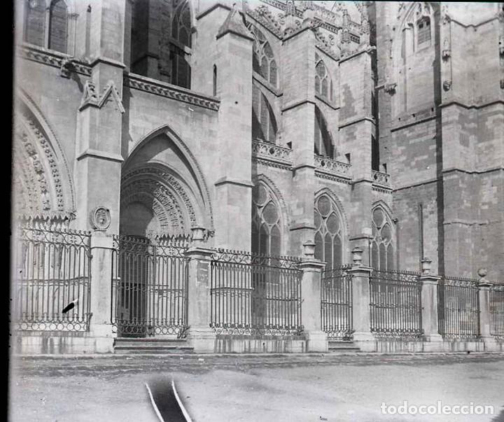 Fotografia antiga: FOTOGRAFIA ESTEREOSCOPICA DE CRISTAL DE LEON, CATEDRAL, A&Ntilde;OS 20, MIDE 14 X 6 CMS. APROXIMADAMENTE.