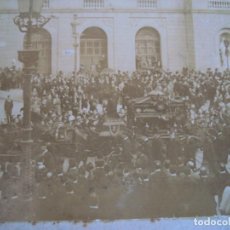 Fotografía antigua: (ES-190341)FOTOGRAFIA ESTEREOSCOPICA DE BARCELONA-L´ENTERRO DE MOSSEN CINTO.13-6-1902.R.MIQUEL