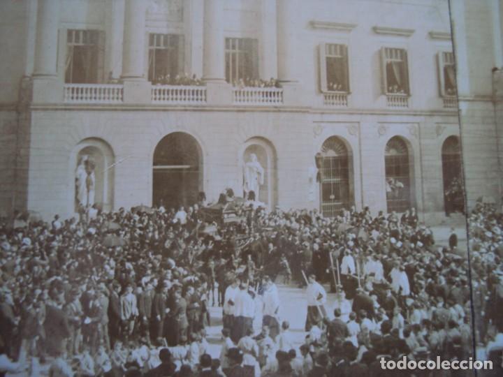 Fotograf&iacute;a antigua: (ES-190334)FOTOGRAFIA ESTEREOSCOPICA DE BARCELONA-L&acute;ENTERRO DE MOSSEN CINTO.13-6-1902.R.MIQUEL