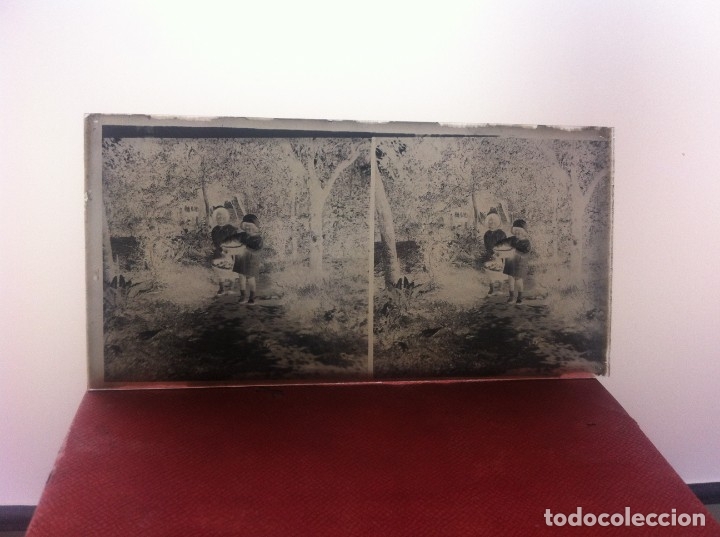 Fotografia antiga: CRISTAL ESTEREOSC&Oacute;PICO. NI&Ntilde;OS CON CESTA DE FRUTAS.