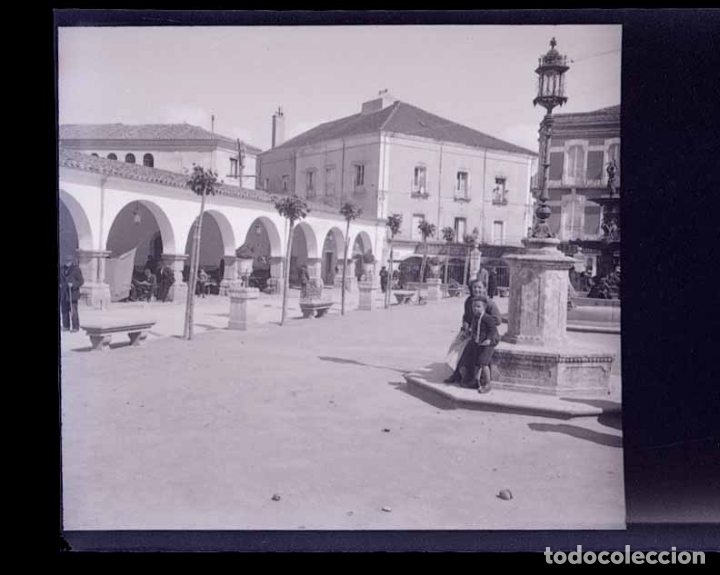 Fotografia antica: Norte de Espa&ntilde;a. Gran plaza. Pueblo. Lugar sin identificar. c. 1930