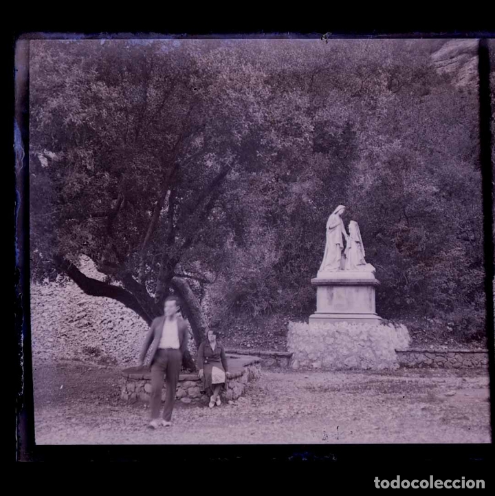 Fotografia antiga: Montserrat. Paso de viacrucis. Pareja. c. 1940