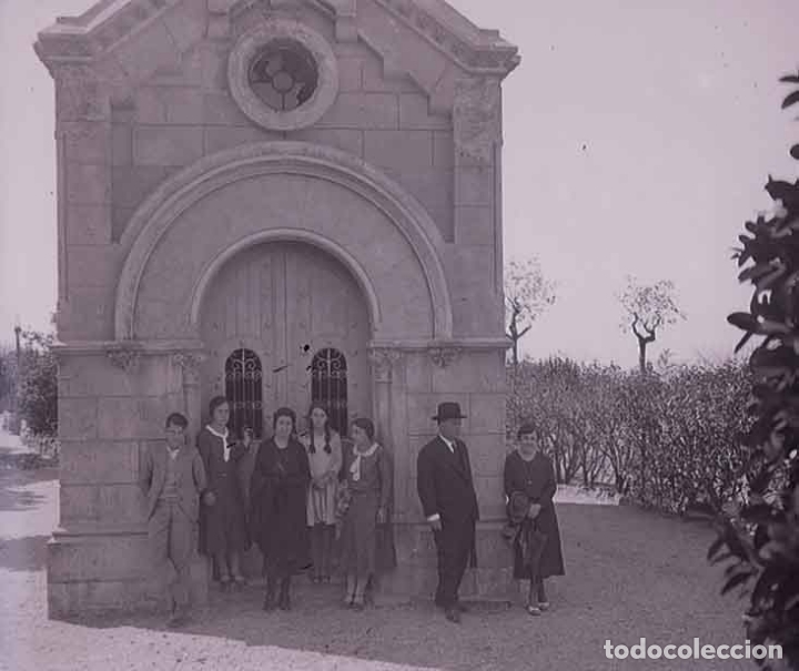 Fotografia antica: Montserrat. Ermita. Grupo familiar. c.1930