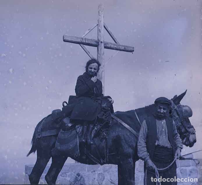 Fotografia antica: Montserral. Se&ntilde;ora, guia y burrito. c. 1925