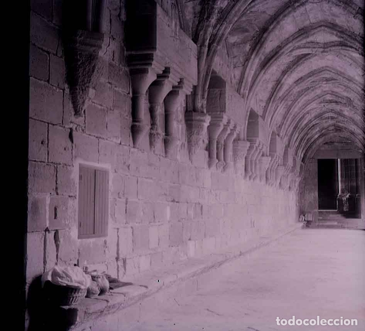 Fotografia antiga: Monasterio. Claustro. Curiosa imagen. c. 1920
