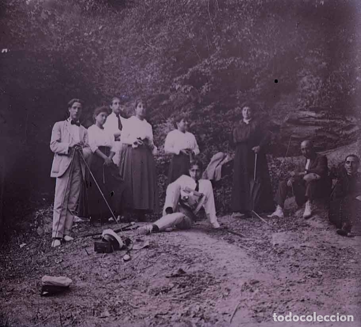Fotografia antica: Excursionismo. Grupo Familiar. c.1920