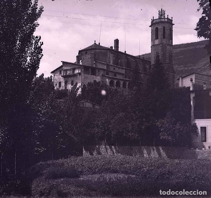 Fotografia antica: Pueblo. Campanario. Lugar sin identificar. c. 1925