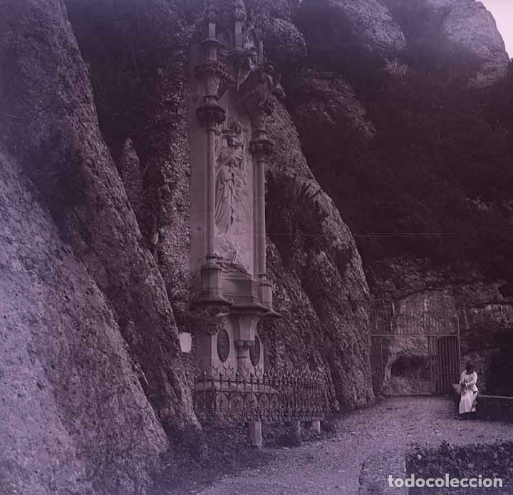 Fotografia antica: Montserrat. V&iacute;a Crucis. Se&ntilde;ora delante del paso. c. 1925