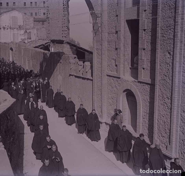 Fotografia antica: Montserrat. Procesi&oacute;n. Monjes. c. 1925