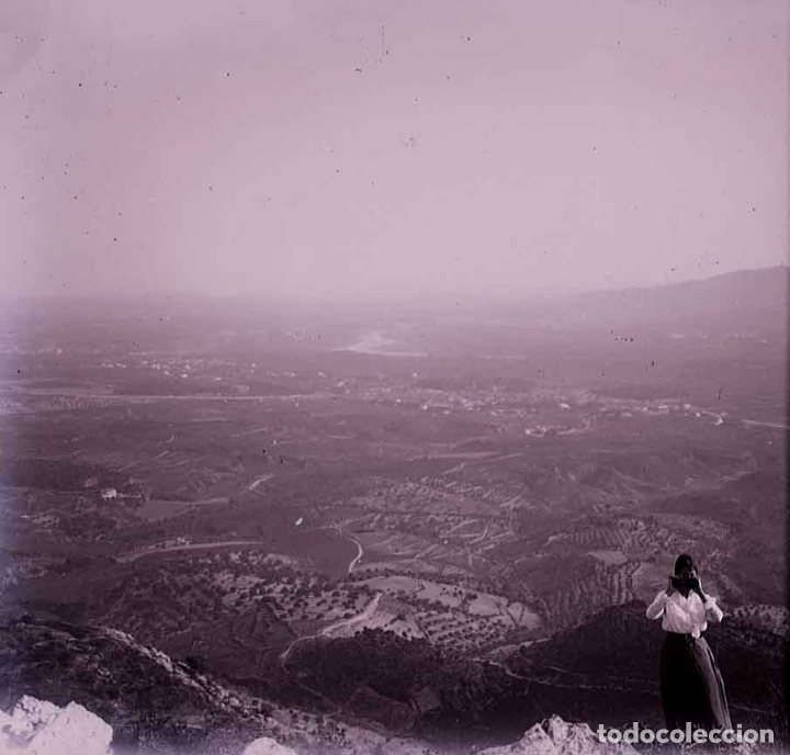 Fotografia antica: Monta&ntilde;a. Cima. Se&ntilde;ora con anteojos. c. 1925
