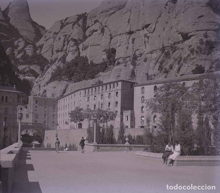 Photographie ancienne: Montaserrat. Plaza del monasterio. Bonita imagen. c. 1925