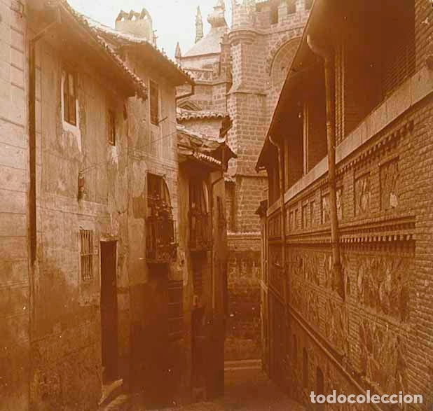 Fotograf&iacute;a antigua: Calles. Gran iglesia. Edificios. &Aacute;vila? c. 1905 - Foto 1