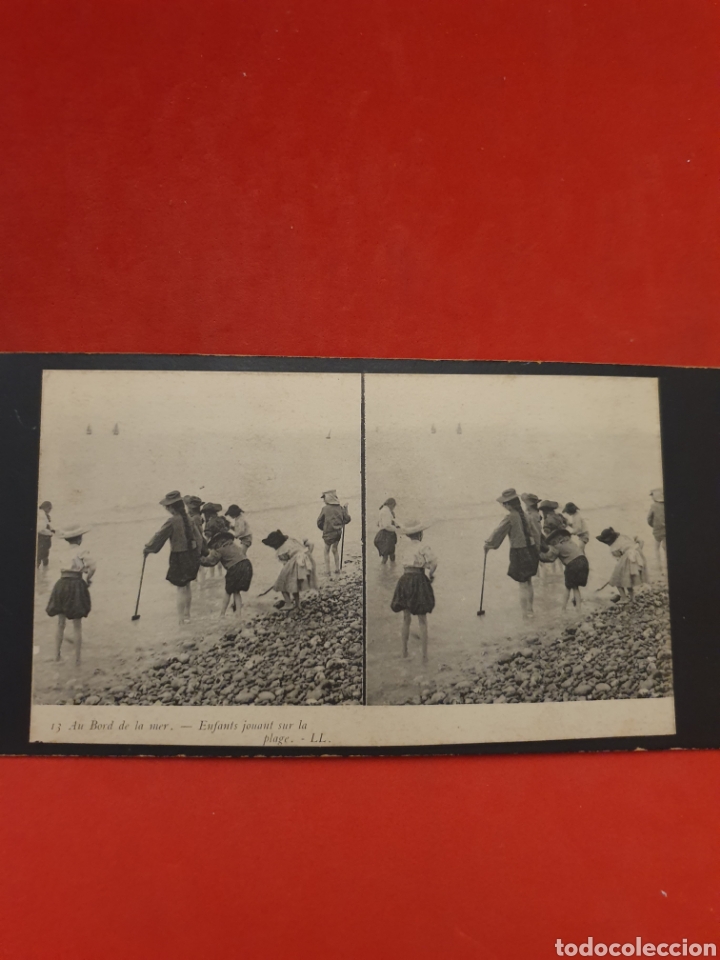 Fotografia antiga: Au Bord de la mer. Enfants Jouant sur la Plage.