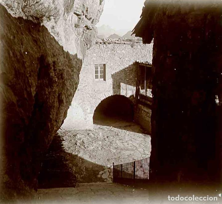 Fotografia antiga: PIRINEO. Santuari de Montgrony, Ripoll&egrave;s. c. 1925