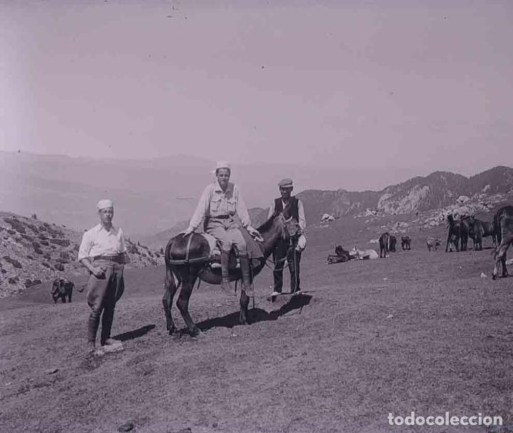 Fotografia antica: EXCURSIONISTAS. Cima de monta&ntilde;a. Pirineos. Lugar sin identificar. c. 1930