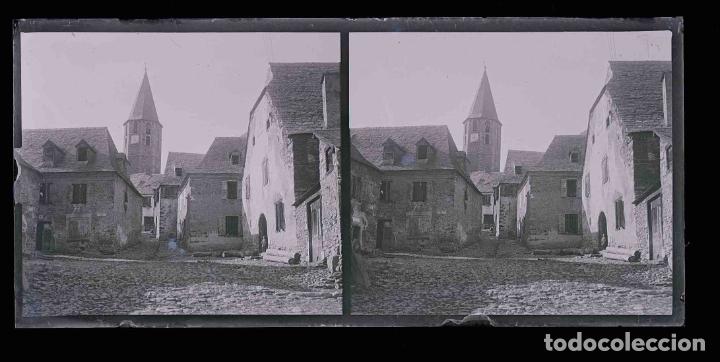 Fotografia antiga: VALLE DE AR&Aacute;N. Pueblo. Plaza. Ni&ntilde;a. Calle. Iglesia. Preciosa imagen.c. 1925