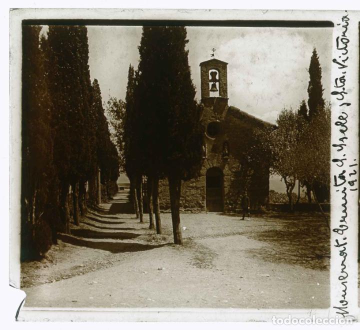 Fotografia antica: MONTSERRAT. Sant Iscle. Capilla y ni&ntilde;o. 1921