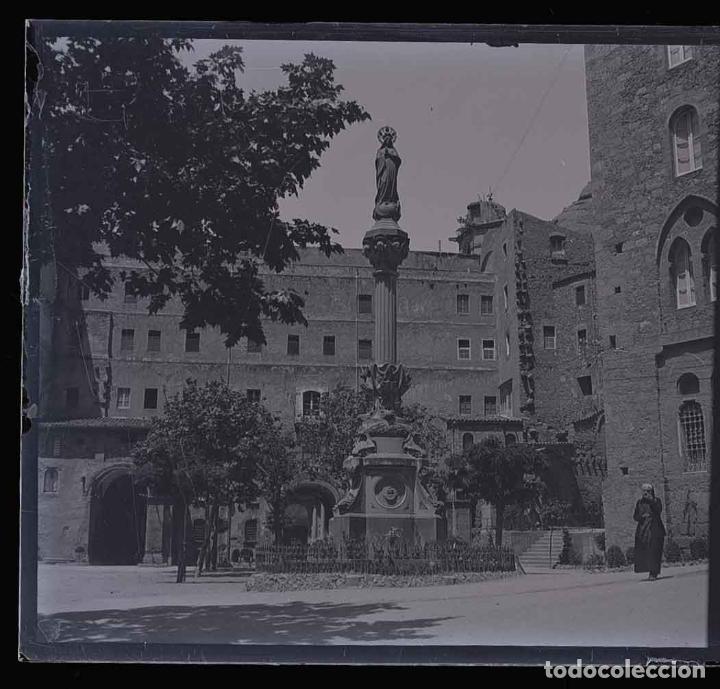 Photographie ancienne: MONTSERRAT. Plaza con monumento a la virgen. c.1925