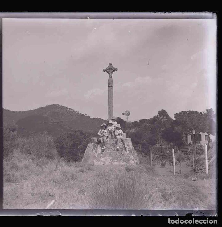 Photographie ancienne: CATALU&Ntilde;A. Cruz de t&eacute;rmino. Ni&ntilde;os. Preciosa imagen. c. 1925
