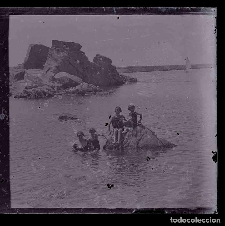 Antique Photography: PLAYA. Familia en la playa. c. 1925