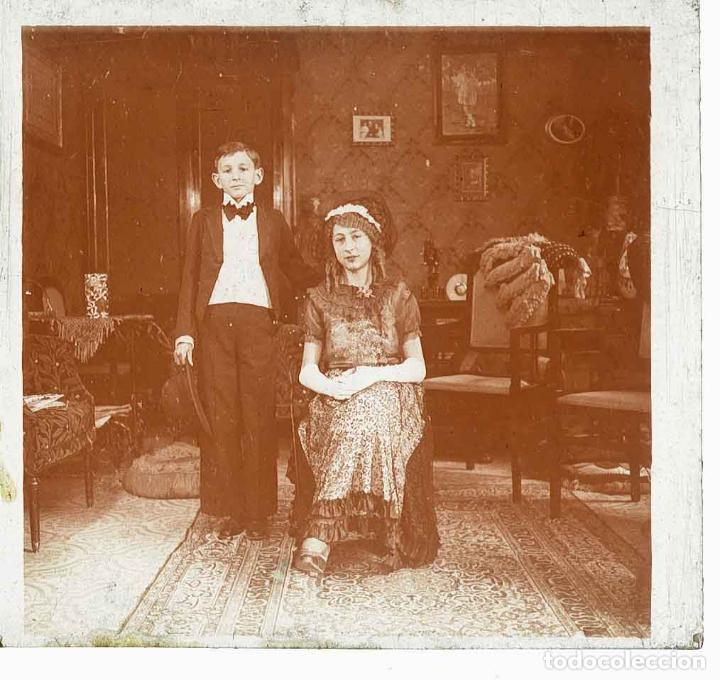 Photographie ancienne: Interior casa. Ni&ntilde;os con disfraz. c.1925