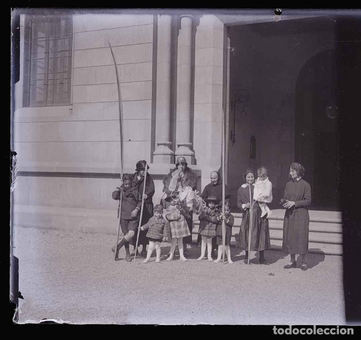 Fotograf&iacute;a antigua: D&Iacute;A DE RAMOS. Iglesia. Se&ntilde;oras y ni&ntilde;os. c. 1925