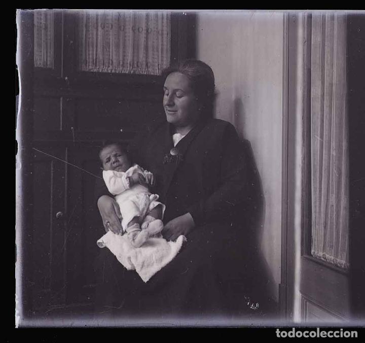 Photographie ancienne: SE&Ntilde;ORA Y BEB&Eacute;. Interior. c. 1925