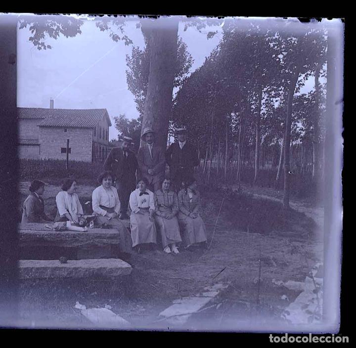 Photographie ancienne: GRUPO DE SE&Ntilde;ORAS Y SE&Ntilde;ORES. Carretera. c. 1925