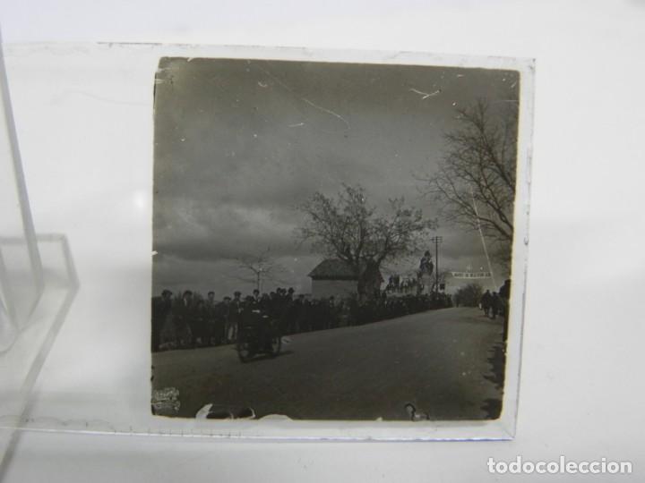 Fotograf&iacute;a antigua: FOTOGRAFIA ESTEREOSCOPICADE CARRERA DE MOTOCICLETAS, REALIZADA EN CRISTAL, MIDE 10,5 X 4,5 CMS