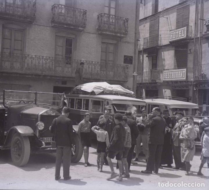 Fotografia antiga: VIAJEROS. Plaza. Autocar. c.1940