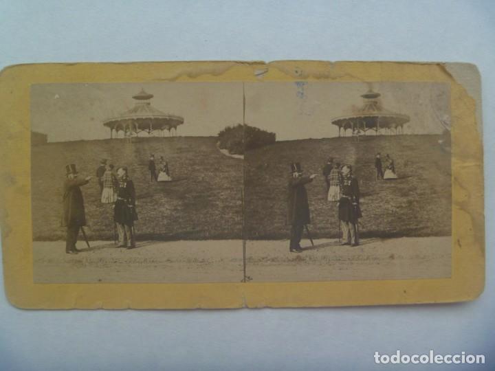 Fotograf&iacute;a antigua: FOTO ESTEREOSCOPICA DE ESCENA CON MILITAR CONDECORADO, SIGLO XIX