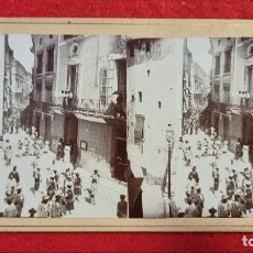 Fotografía antigua: FOTO ESTEROSCOPICA ONTENIENTE VALENCIA FIESTAS 1903 ENTRADA DE LOS EJERCITOS ALBUMINA ORIGINAL KV1