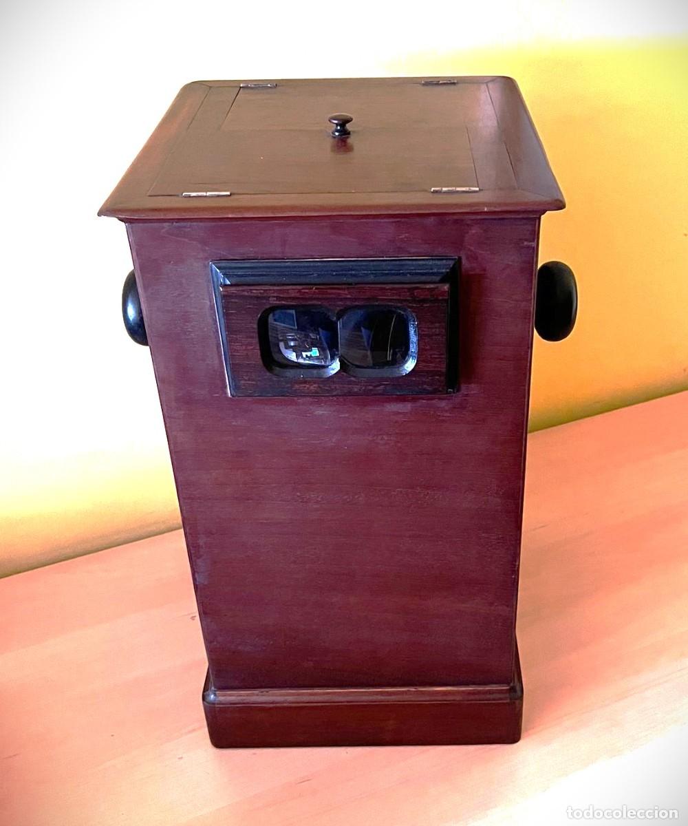 Fotograf&iacute;a antigua: Visor estereosc&oacute;pico en madera con carga m&uacute;ltiple. - Foto 1