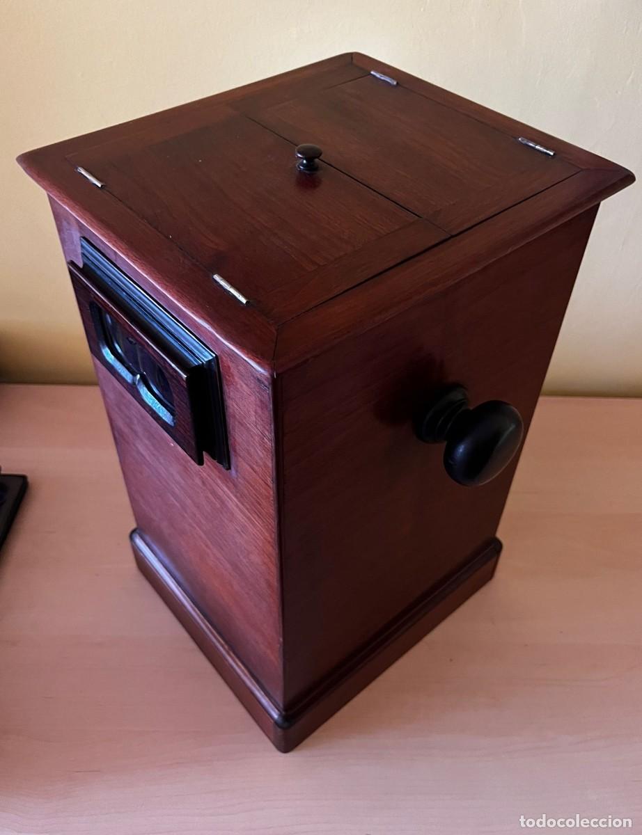Fotograf&iacute;a antigua: Visor estereosc&oacute;pico en madera con carga m&uacute;ltiple. - Foto 2