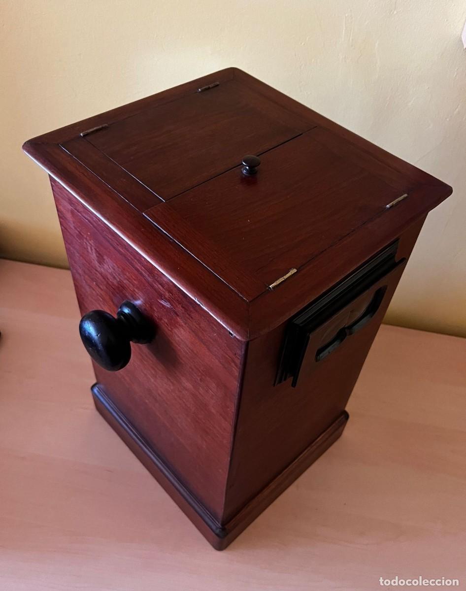 Fotograf&iacute;a antigua: Visor estereosc&oacute;pico en madera con carga m&uacute;ltiple. - Foto 3
