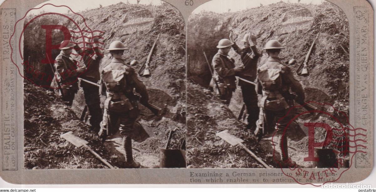 Fotografia antiga: EXAMINING A GERMAN PRISIONER TO GAIN INFORMATION Grand Guerre WW1 ESTEREOSCOPICA ST&Eacute;R&Eacute;OSCOPIQUE. ST