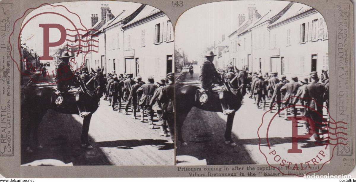 Fotografia antiga: PRISIONERS COMING IN AFTER THE REPULSE AT HANGARD Grand Guerre WW1 ESTEREOSCOPICA ST&Eacute;R&Eacute;OSCOPIQUE.